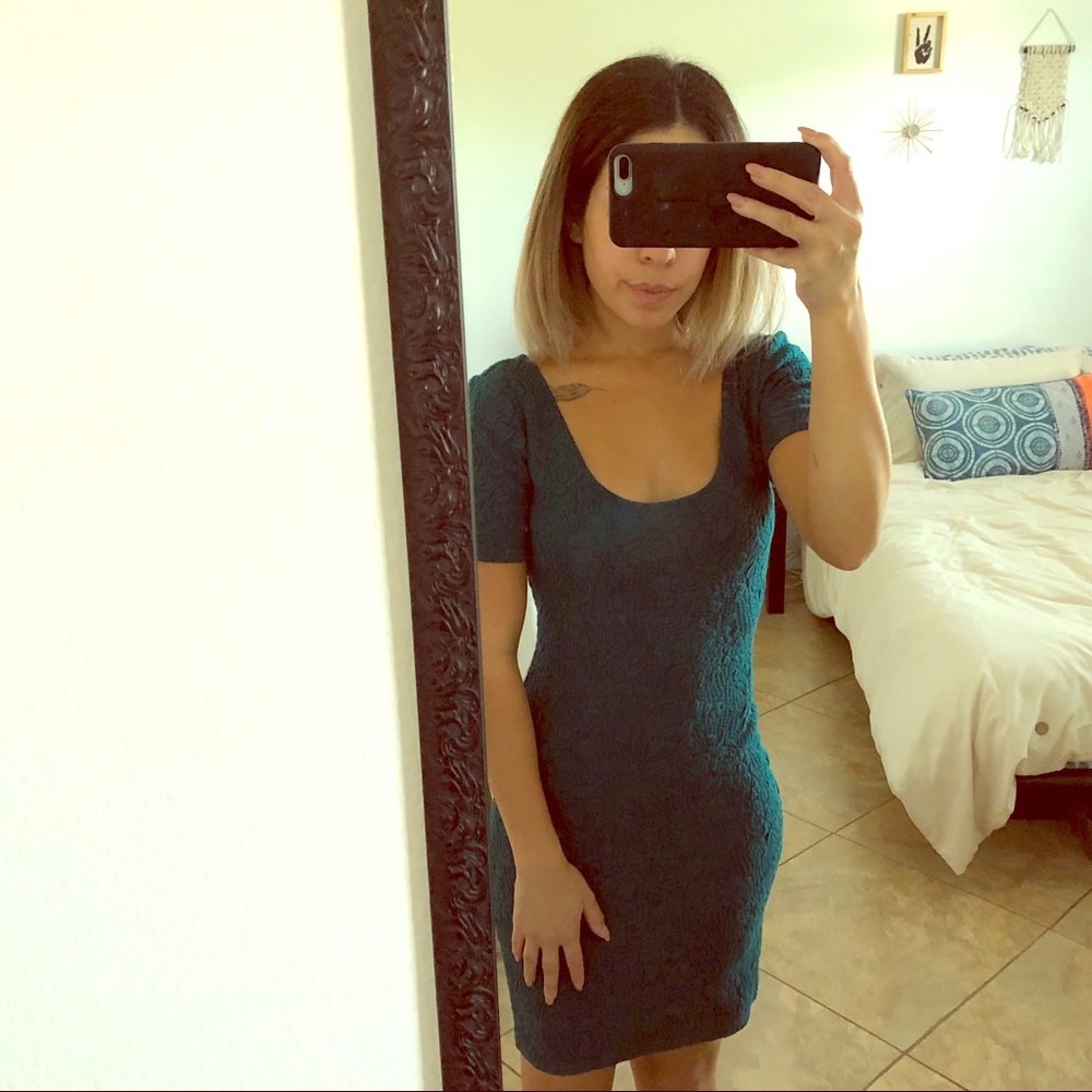 F21 body fitting dress. Deep jade color. NWT!